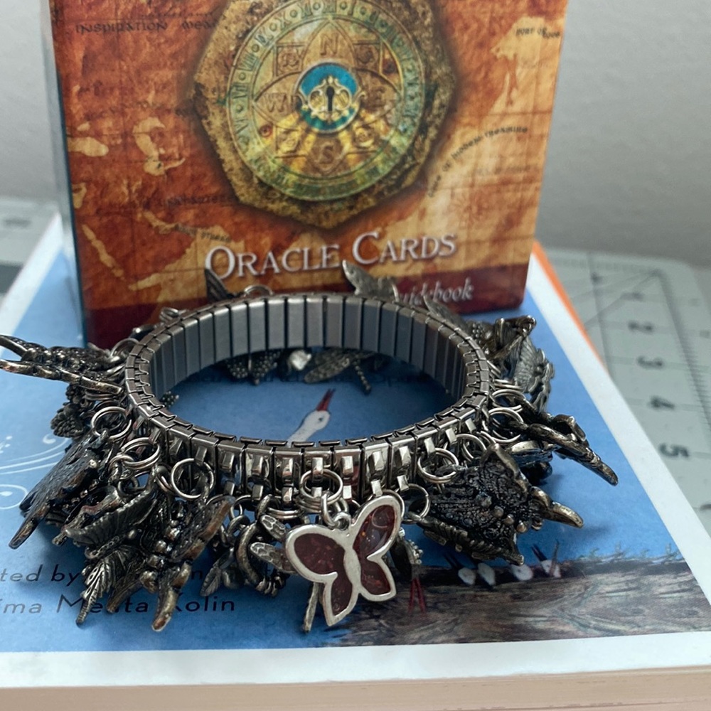 Vintage gunmetal stretchy butterfly 🦋 bracelet